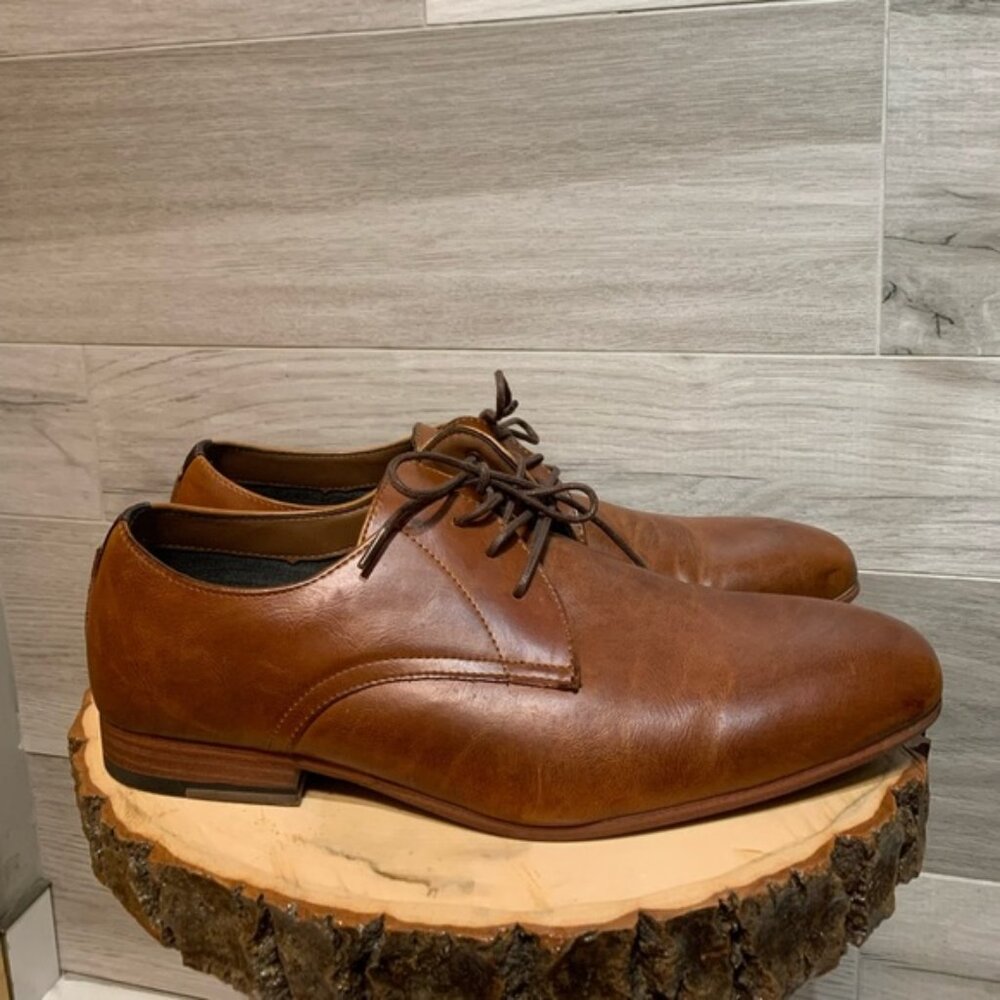 Men’s Oxford shoes - Call it Spring size 10 lace up like new!